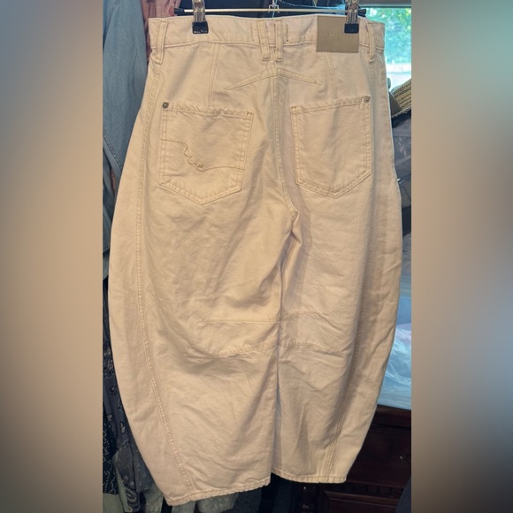 NWOT Free People We The Free Good Luck Mid-Rise Barrel Jeans optic white - 26S - Picture 11 of 12